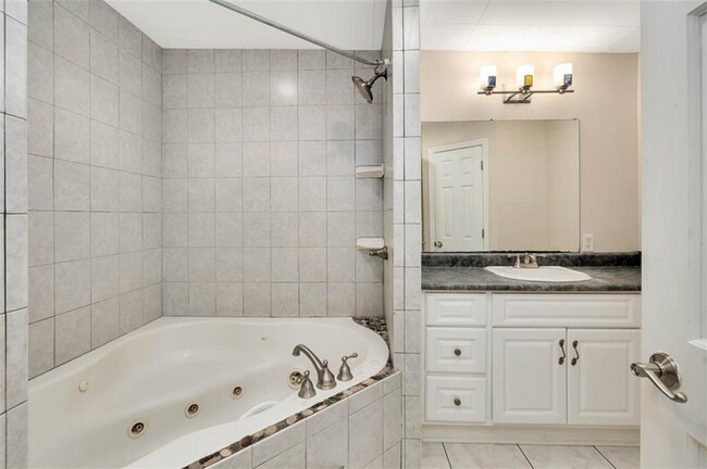 Building Photo - 2908 Mimosa Rd