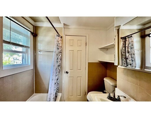 Building Photo - 92 Elm Ave