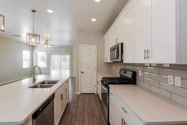 Building Photo - 334 S Willow Wick Dr