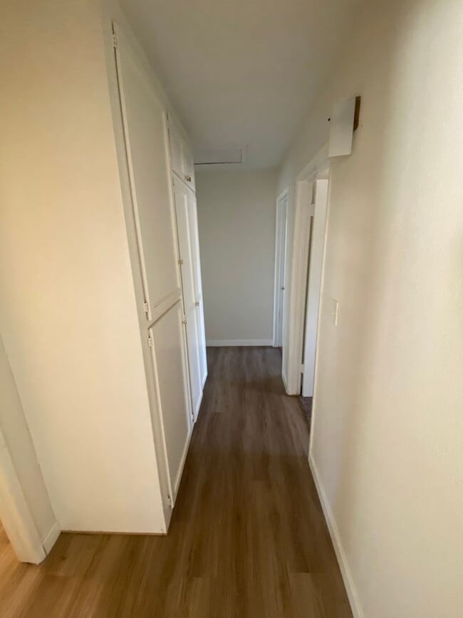Building Photo - 3 Bedroom, 2 Bathroom Single Story House i...