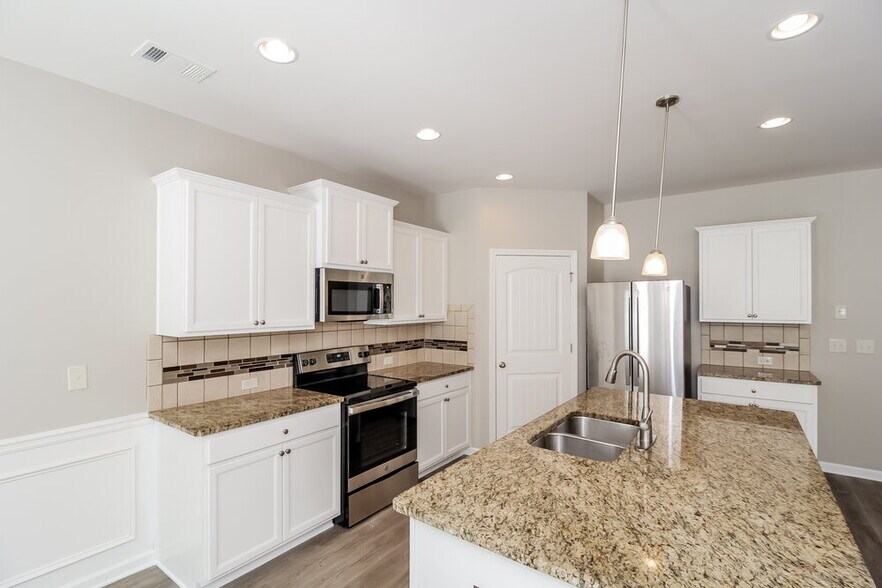Building Photo - 538 Jadetree Ln