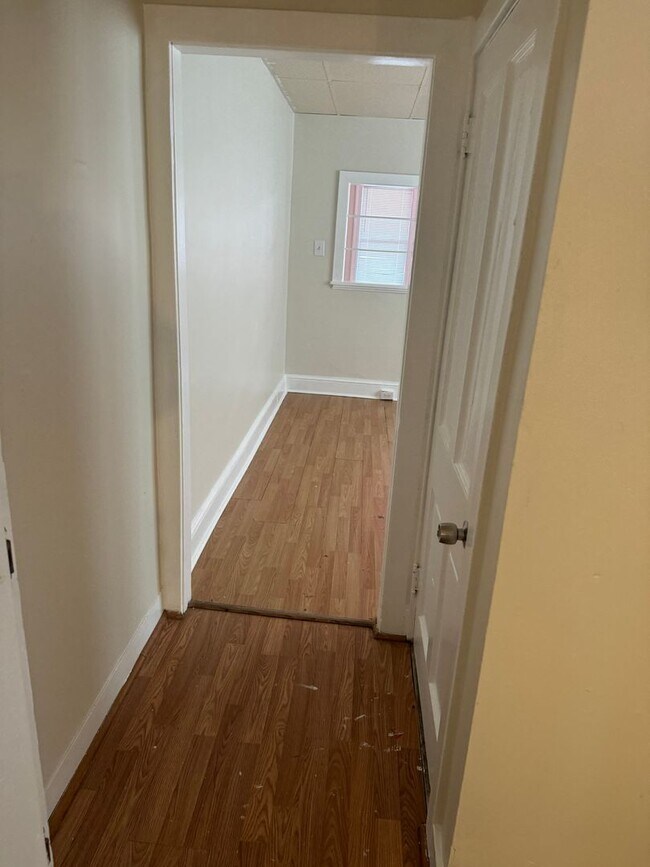 Building Photo - 705 Forest Dr