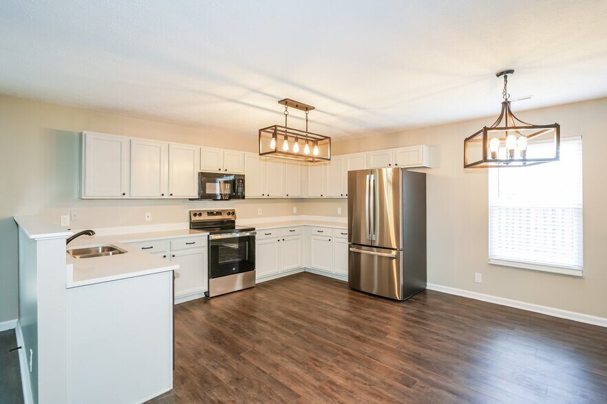 Building Photo - 613 Blossom Hill Dr