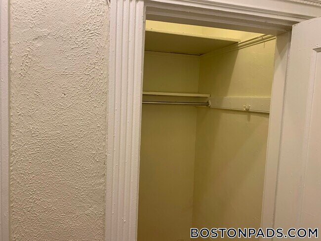 Building Photo - 171 Hemenway St