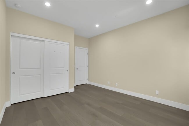 Building Photo - 64 Bianco