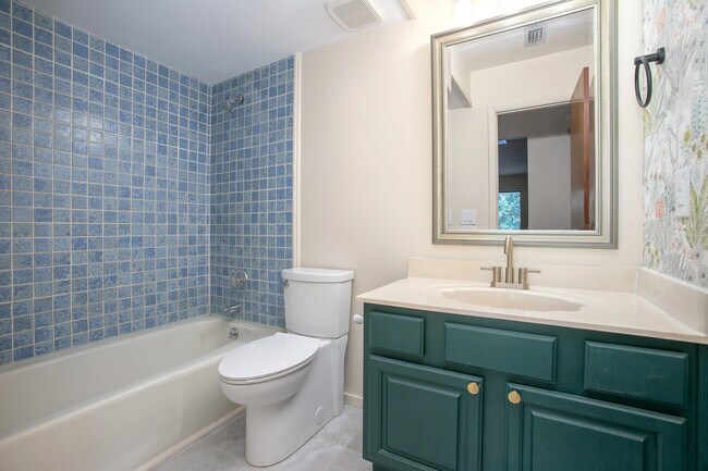 Building Photo - 5735 Fox Hollow Rd