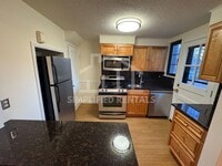 Building Photo - 2 Bedrooms 1 bathroom Unit available in Wa...