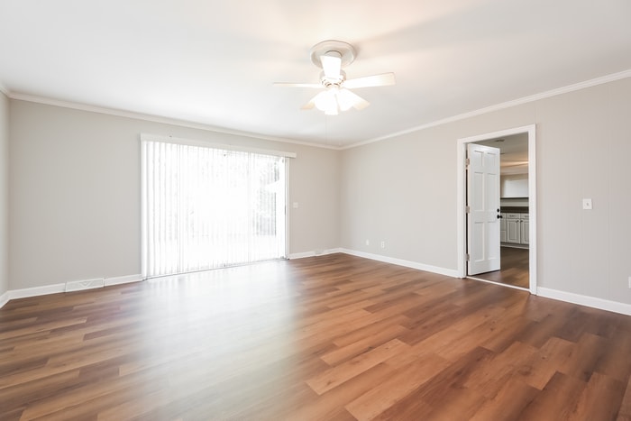 Building Photo - 512 Brooks Rd