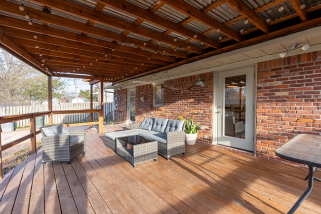 Building Photo - YOUR DREAM BACKYARD in Established East Memphis