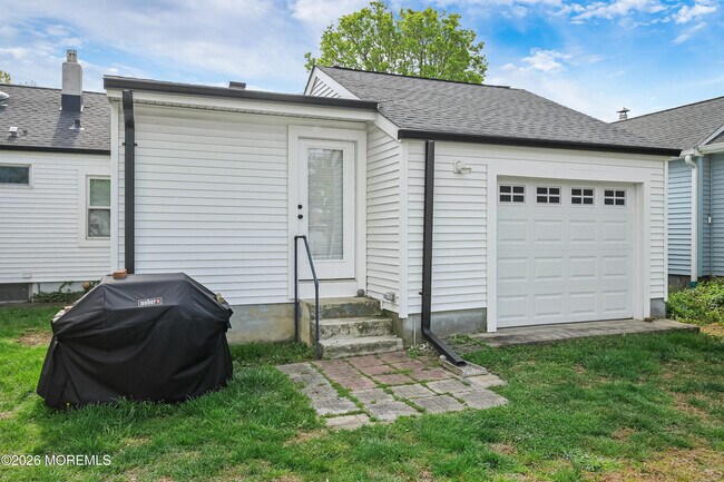 Building Photo - 57 Villa Pl