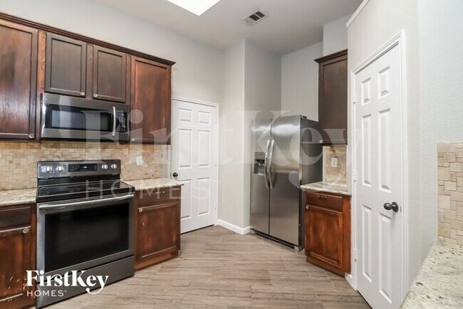 Building Photo - 10737 Emerald Park Ln