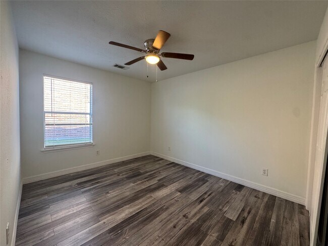 Building Photo - 11927 Mule Springs Dr