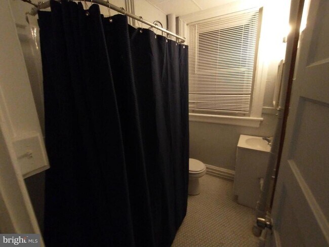 Building Photo - 307 Dolphin St