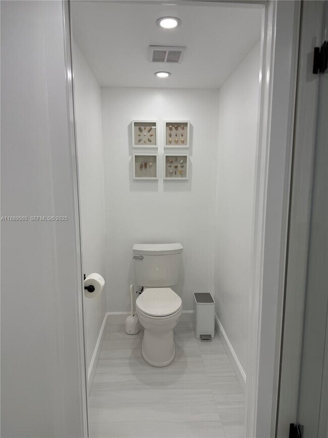 Building Photo - 201 Golden Isles Dr