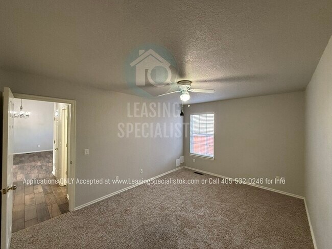 Building Photo - West Norman 3 Bed 2 Bath Garden home!