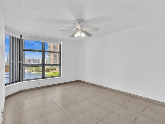 Building Photo - 3530 Mystic Pointe Dr