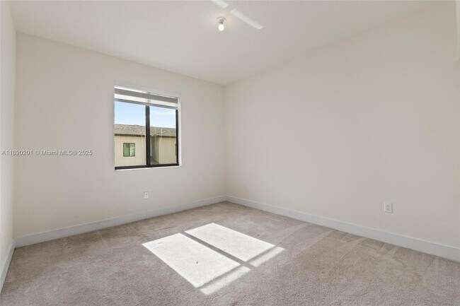 Building Photo - 4612 NW 83rd Pkwy