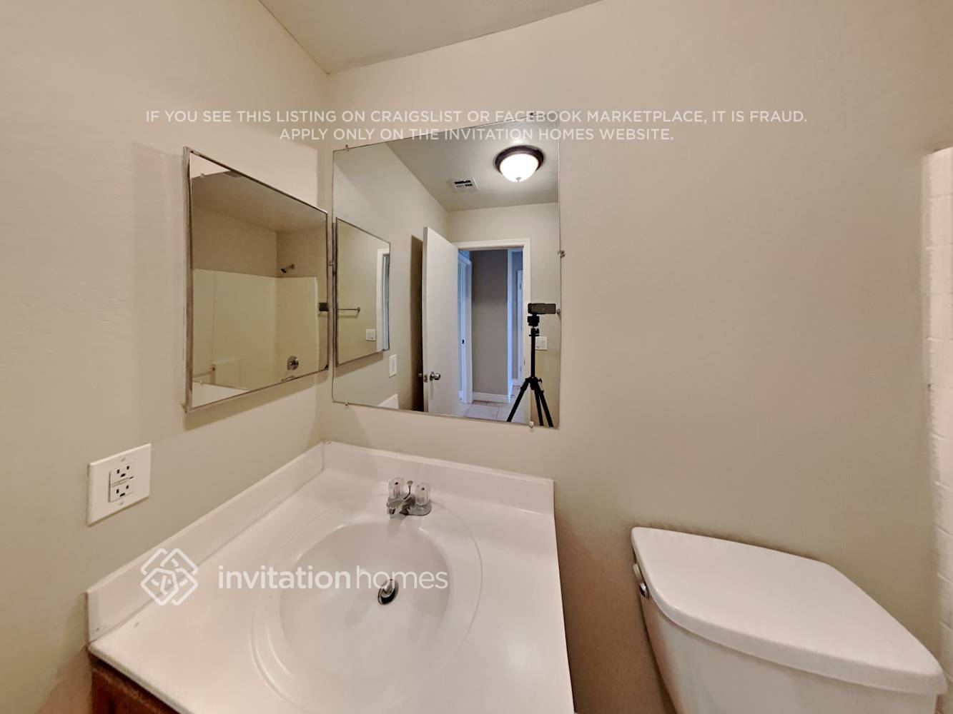 Building Photo - 5628 S 11th Dr