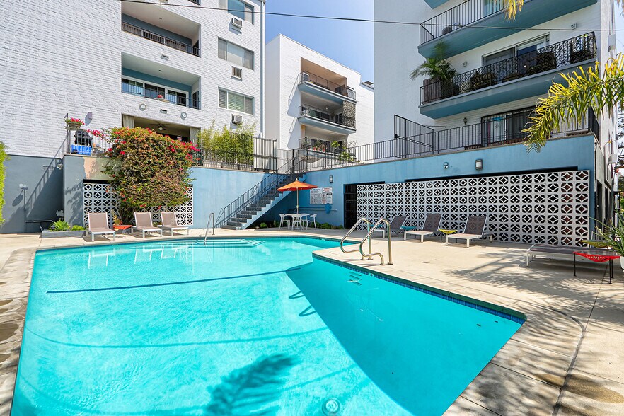 Building Photo - 7560 Hollywood Blvd