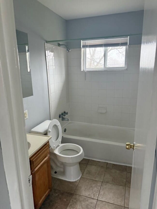 Building Photo - An Adorable two bedroom is move in ready!