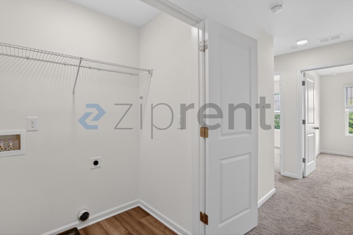 Building Photo - Unit