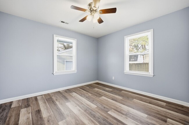 Building Photo - 723 Woodfin Rd