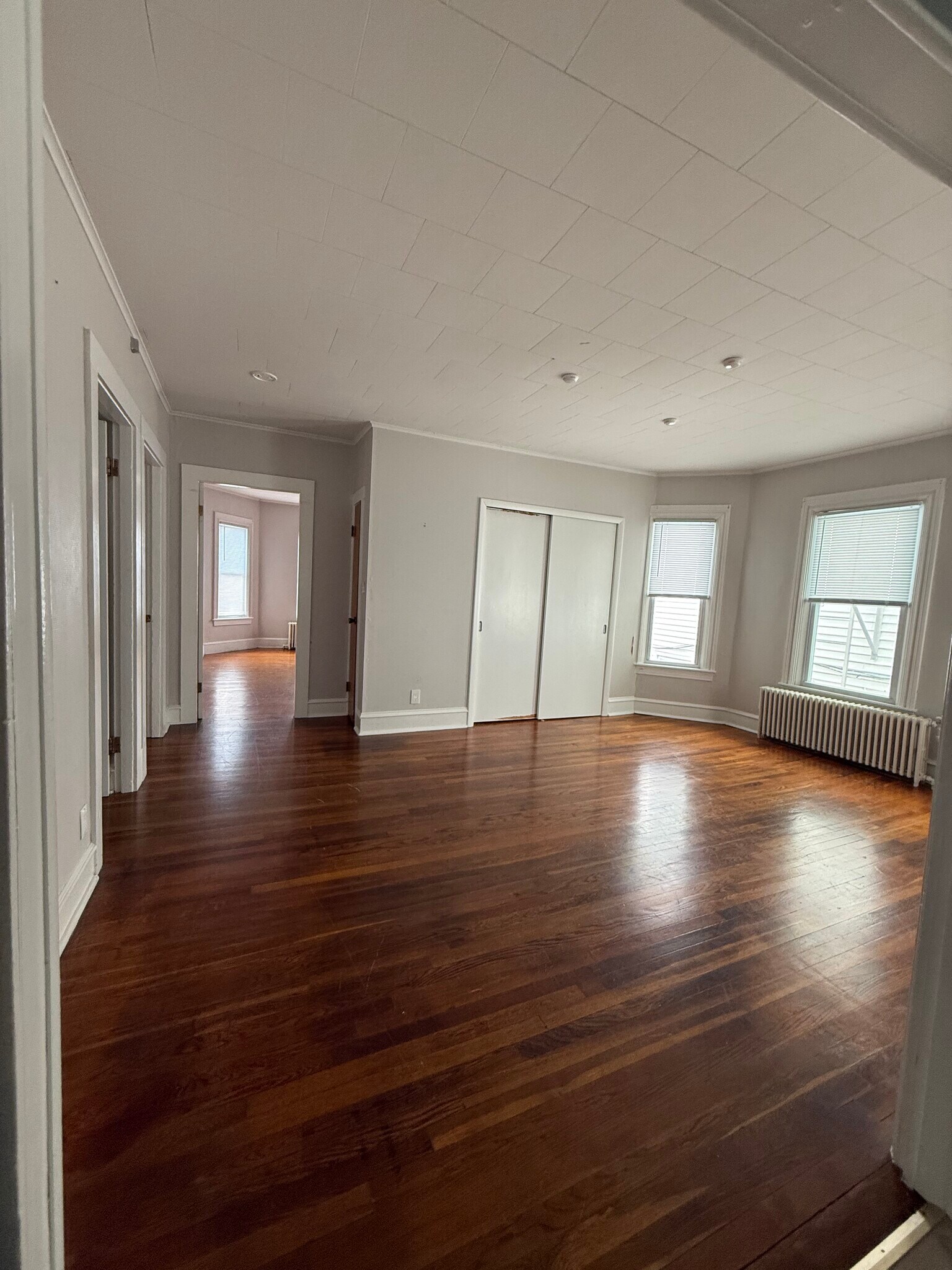 Building Photo - 158 Forest St