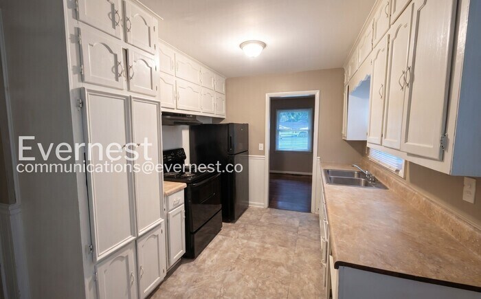 Building Photo - 317 Westwood Dr