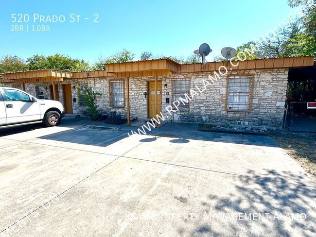 Building Photo - **MOVE-IN SPECIAL!** 2 Bedroom / 1 Bath Un...