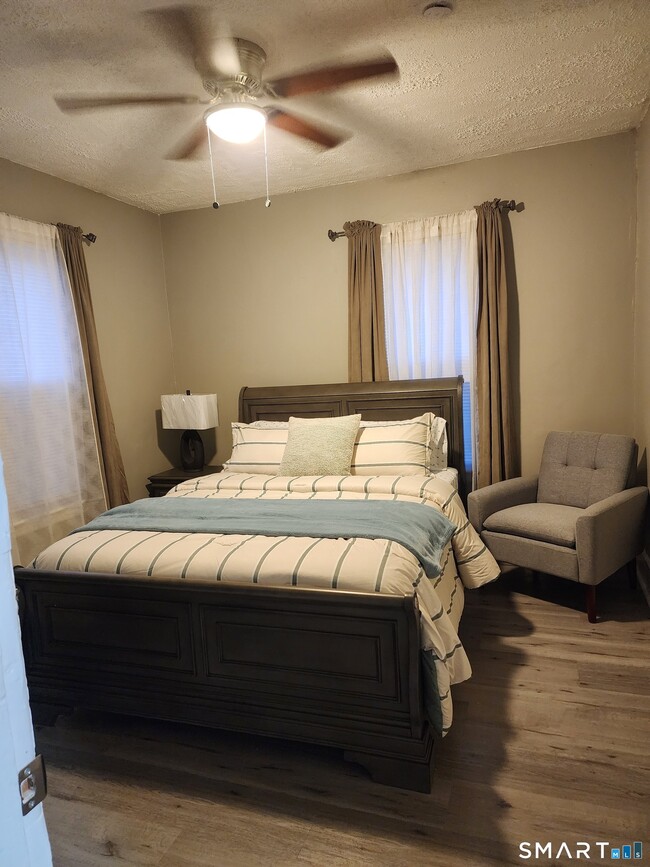 Building Photo - 158 N Main St