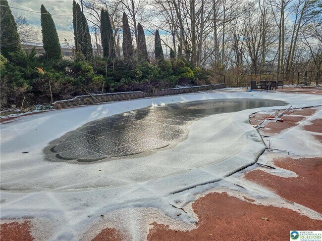 Building Photo - 1575 Creekside Rd