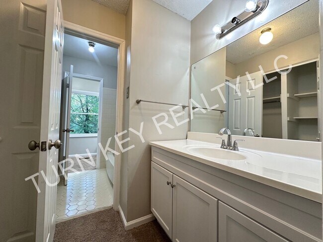 Building Photo - Adorable Townhome for Rent in Cahaba Heigh...