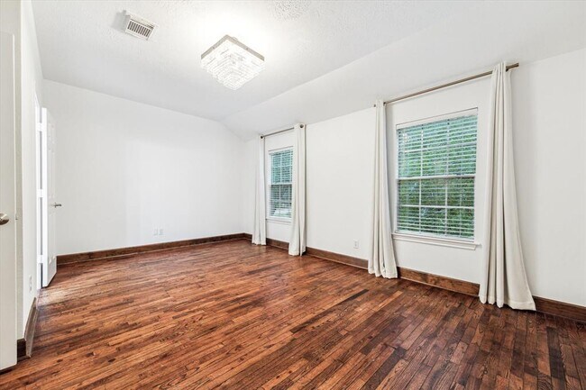 Building Photo - 227 Blushwood Pl