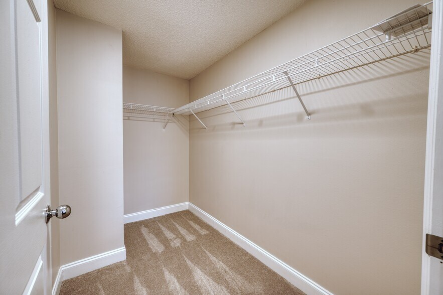 Walk In Closet Primary - 5551 Bentgrass Dr