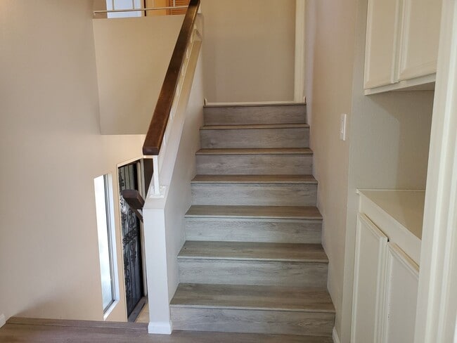 Building Photo - Fabulous Fletcher Hills remodeled townhome.