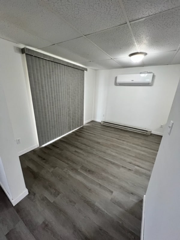 Building Photo - 206 S 4th St