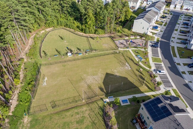 Building Photo - 1136 Commack Dr