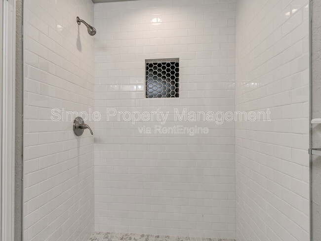 Building Photo - 8506 Candlewood Dr
