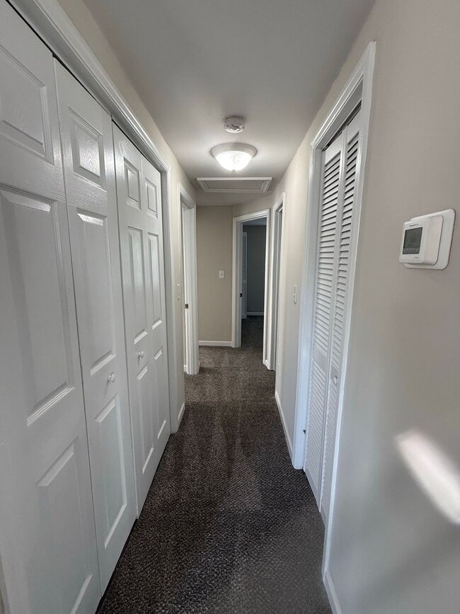 Building Photo - Nice 3 bedroom 1 bathroom