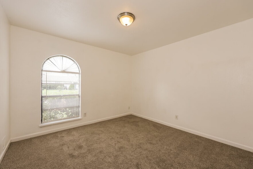 Building Photo - 2117 Blue Ridge Trail