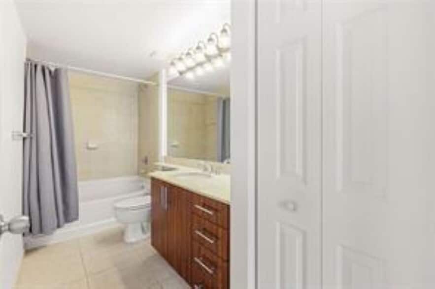 Building Photo - 2421 NE 65th St