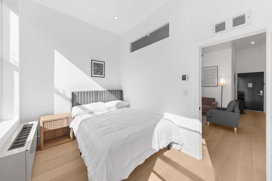 Building Photo - 19 St Marks Pl