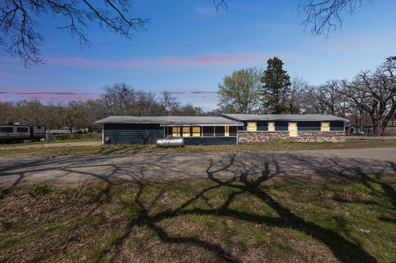 Building Photo - 229 Sherman Dr