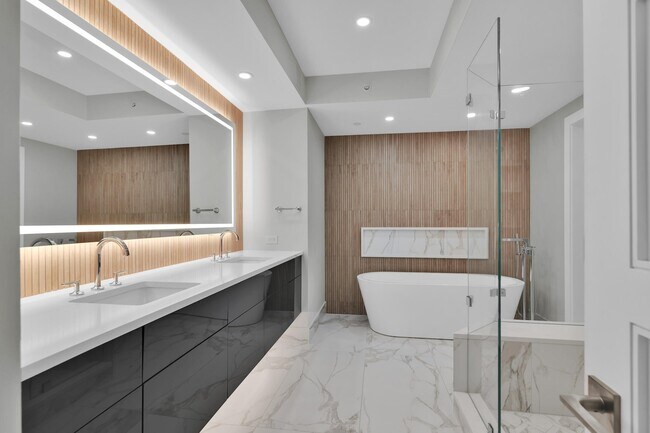 Building Photo - 550 SE Mizner Blvd