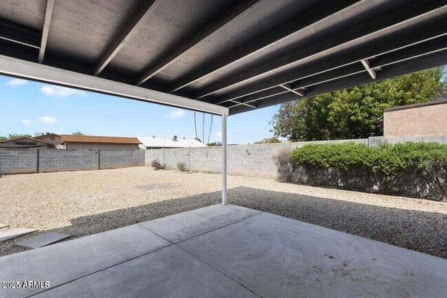 Building Photo - 414 W Santa Cruz Dr