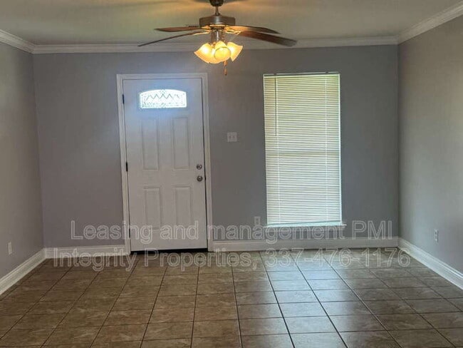 Building Photo - 127 Country Living Dr