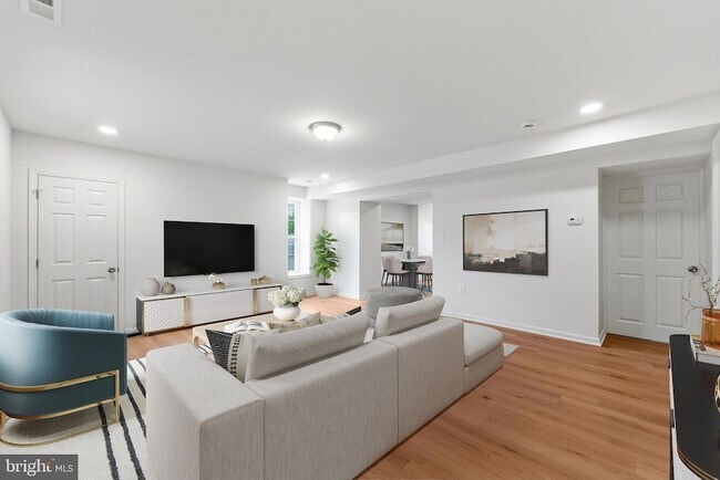 Building Photo - 2210 New Falls Rd