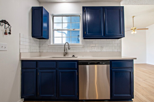 Building Photo - 1412 E 21st Terrace