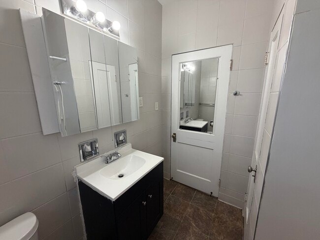 Building Photo - 1121 Bowman-N