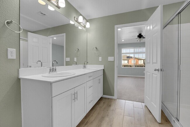 Building Photo - $2,500 - 3 Bed, 2.5 Bath Townhome with Central AC, and In Unit Laundry!